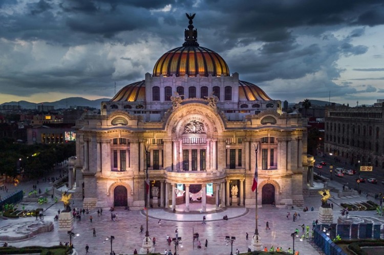 Palacio de Bellas Artes at dusk