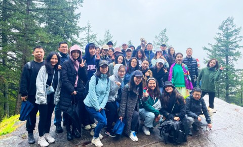 Erika Chen 2023 cohort Vancouver mountain hiking